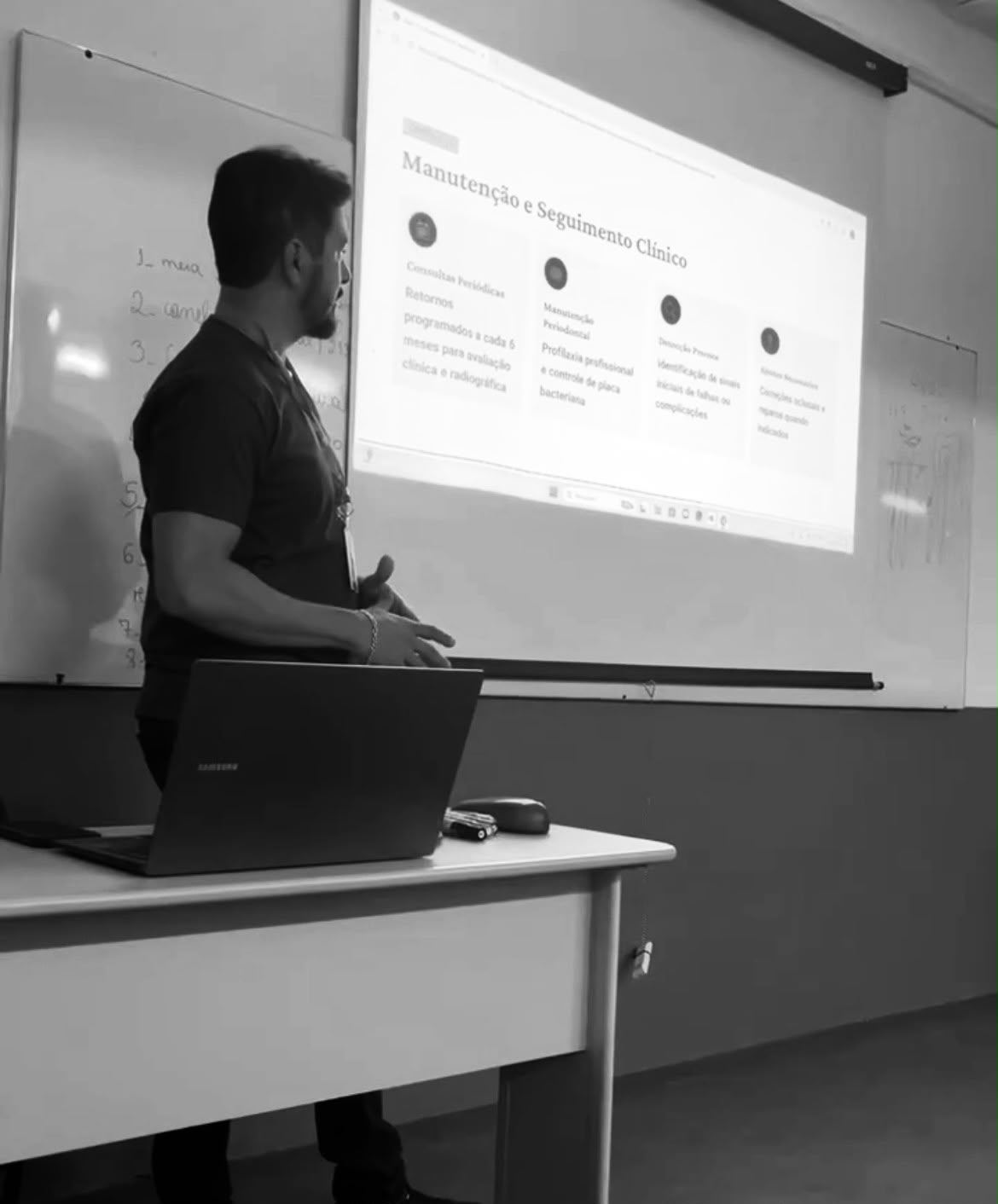 Atividade de ensino e discussão científica em sala de aula.